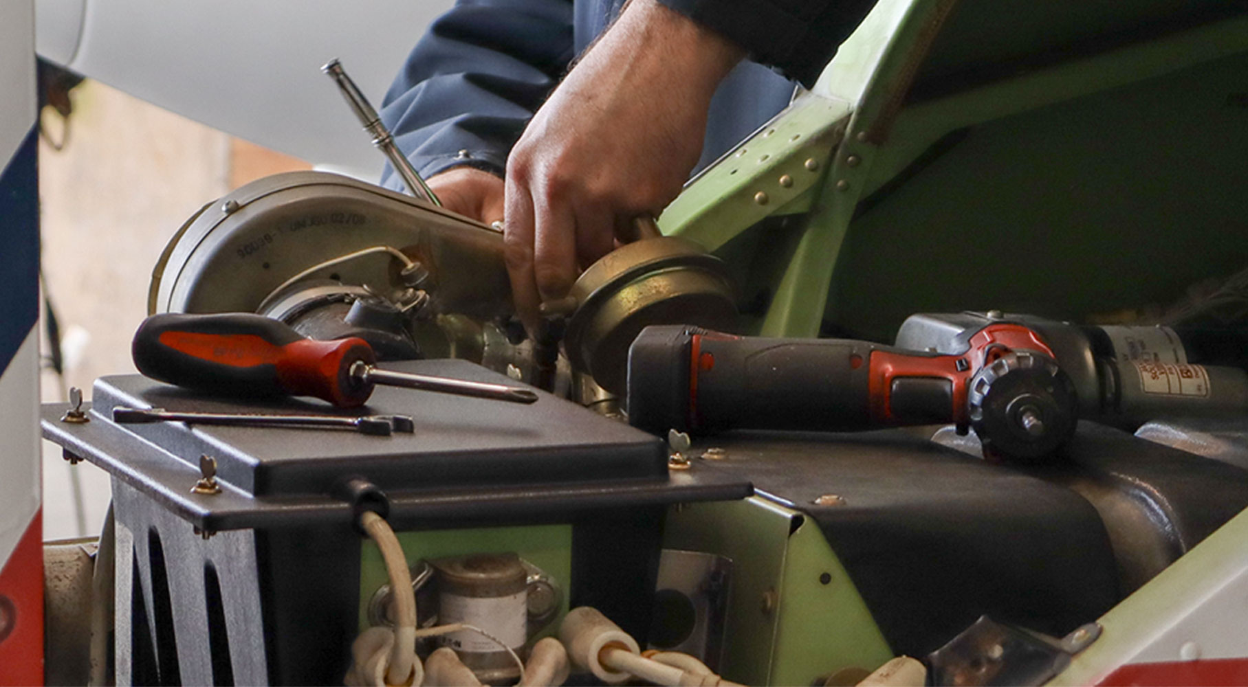 A&amp;P Mechanic Piston Aircraft Job / ATP Flight School