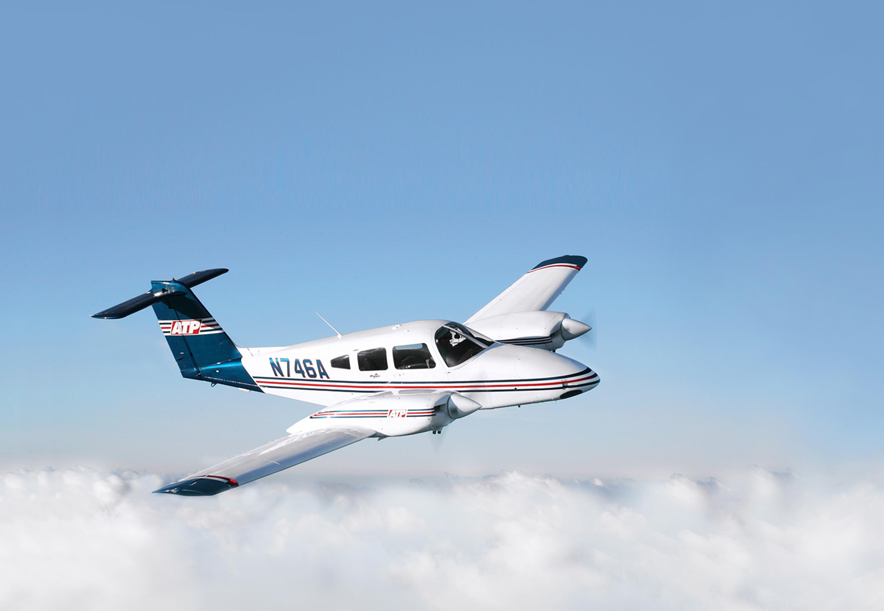 Multi-Engine Piper Seminole (PA-44) / ATP Flight School